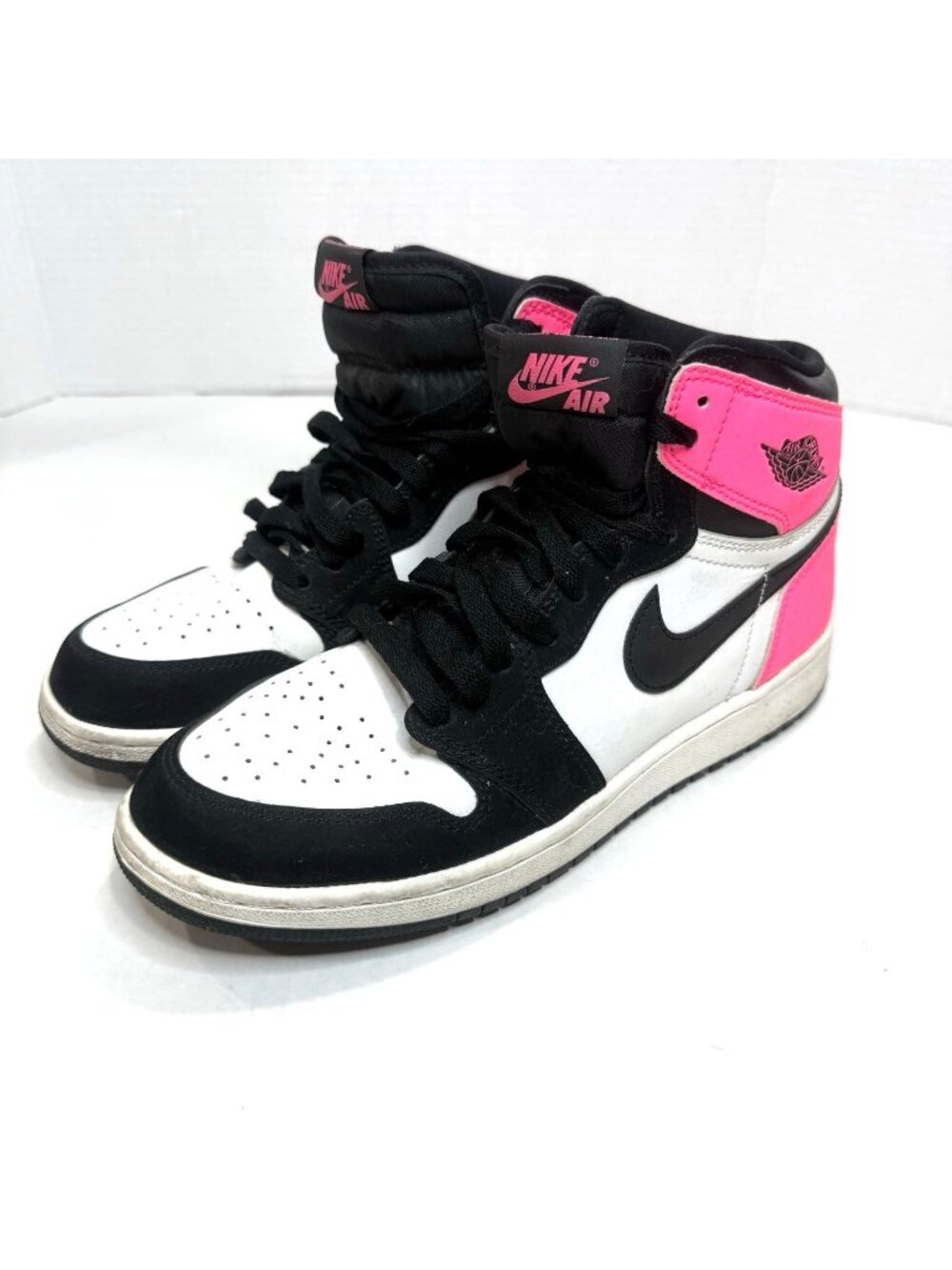 Air Jordan 1 Retro High GG "Valentine’s Day" Size 7Y/Woman's 8.5 MPN 881426-009